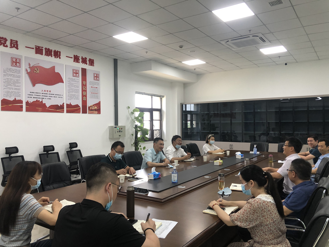 图2:召开座谈会.jpg 图2:召开座谈会.jpg